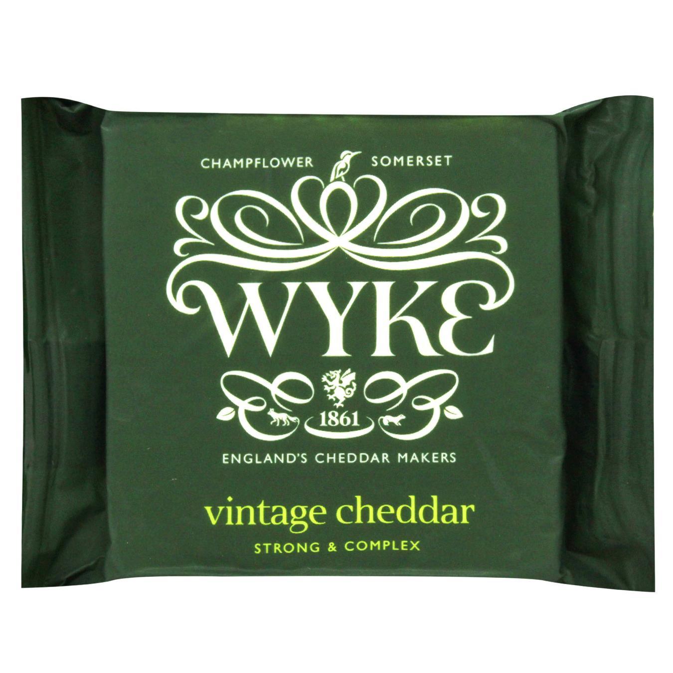 Сир Wyke Farms Ivy's Vintage Reserve Чеддер 34,9% 200г — фото продукту