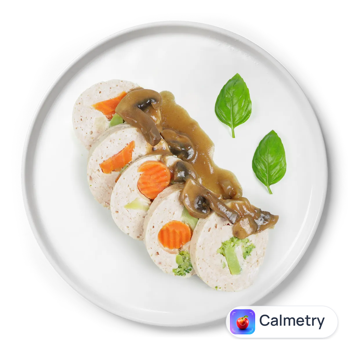 Рулет курячий з овочами та грибним соусом