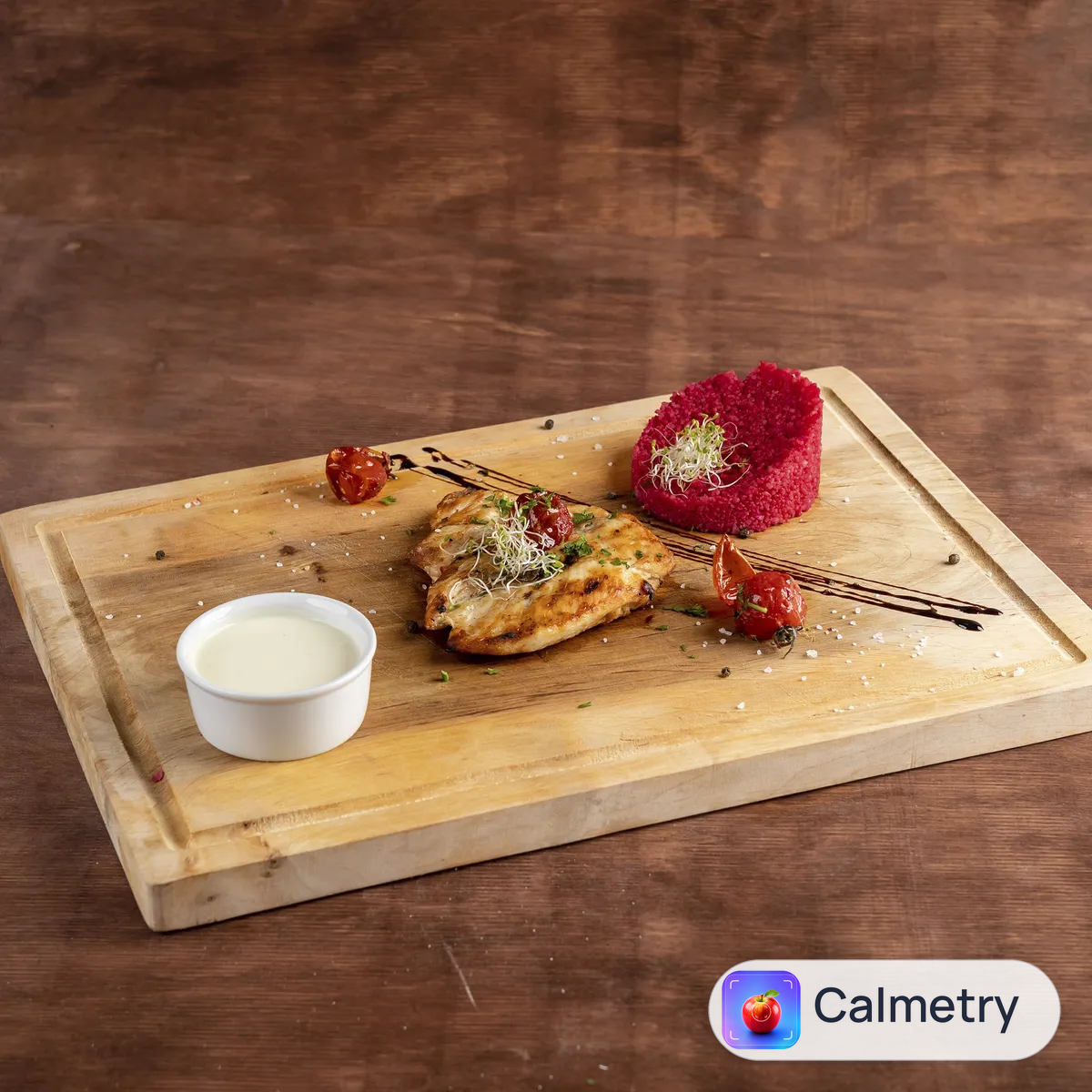 Куряче філе з хосперу з червоним кус-кусом та лимонно-вершковим соусом