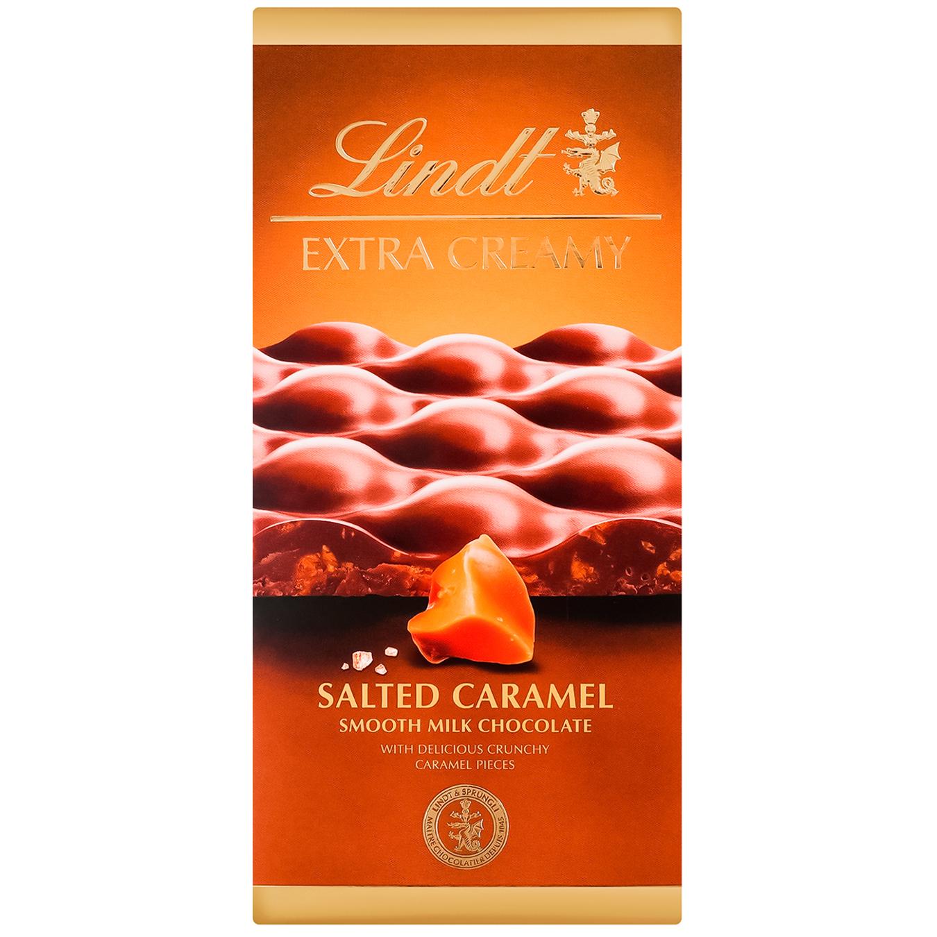 Шоколад молочний Lindt Exra Creamy із солоною карамеллю 80г — фото продукту