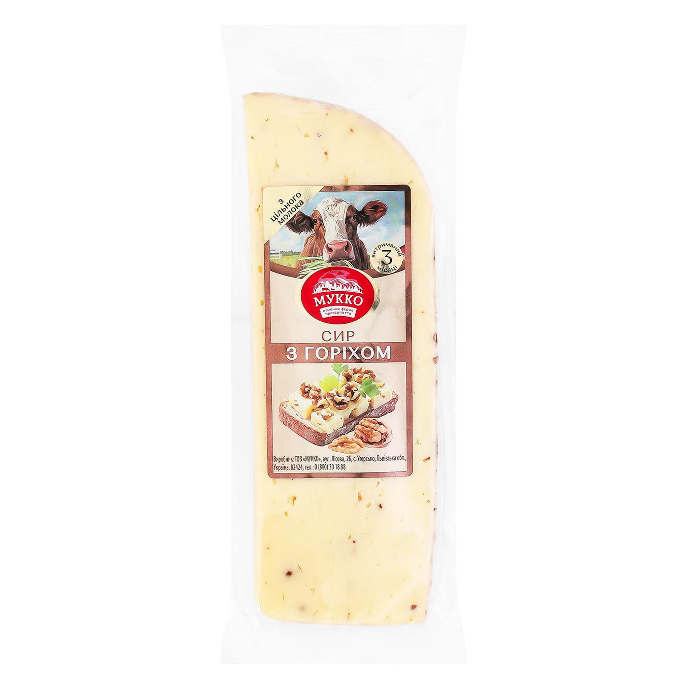 Сир Мукко з горіхом 50,2% — фото продукту